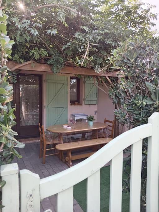 Jolie Maisonnette Dans Residence Calme Avec Piscine Le Barcares Exterior photo